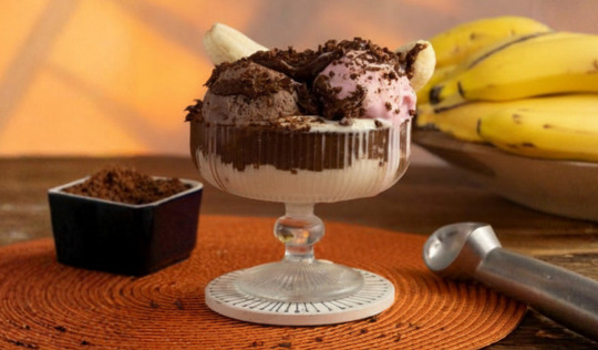 Banana Slipt Ovomaltine® Creme Crocante e Flocos Crocantes